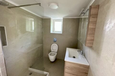 ΑΝΑΚΑΙΝΙΣΗ ΛΟΥΤΡΟΥ – ΤΟΠΟΘΕΤΗΣΗ ΠΛΑΚΙΔΙΩΝ